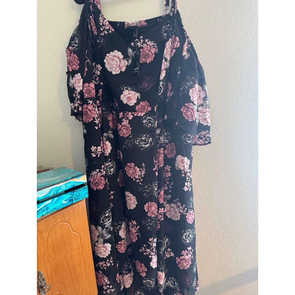 New with tags women's torrid dress‎